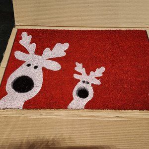 NIB Red white holiday reindeer Christmas welcome mat greetings doormat fibre NWT